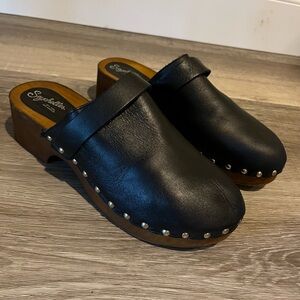 Seychelles Black Leather Clogs
